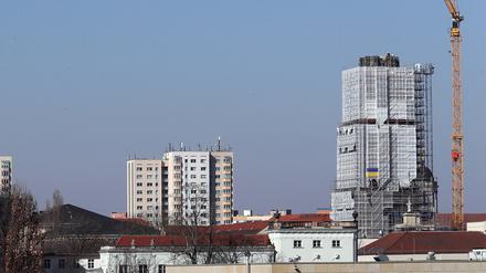 Der Garnisonkirchturm wächst, die Streitigkeiten bleiben. 