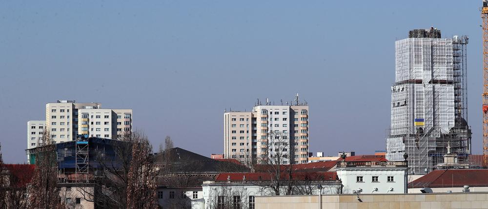 Der Garnisonkirchturm wächst, die Streitigkeiten bleiben. 