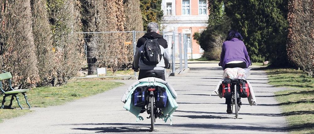 Auch auf nicht dafür freigegebenen Wegen nahm der Radverkehr in den Parks und Gärten der Schlösserstiftung zu.