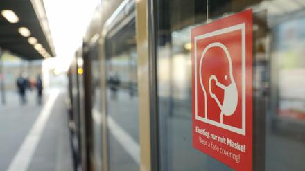 Im öffentlichen Nahverkehr soll weiter eine Maske getragen werden.