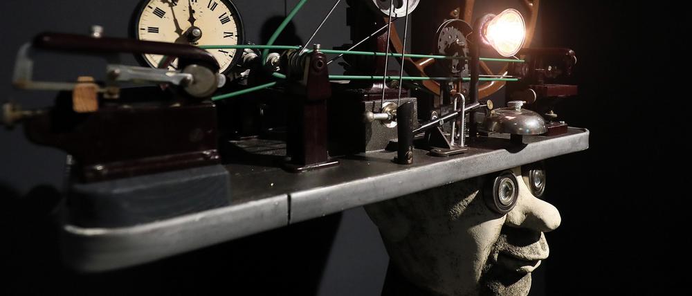 Die Ausstellung "weltall-erde-mensch" von Rainer Sperl ist ab 1. April im Potsdam Museum zu sehen.