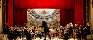 "Meilensteine Potsdamer Winteroper" mit der Kammerakademie Potsdam unter der Leitung von Antonello Manacorda im Schlosstheater.