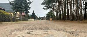 Eine unbefestigte Sandstraße in Oranienburg.