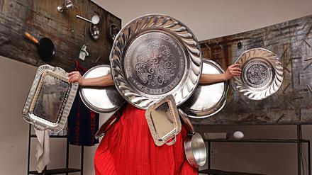 Maren Strack in "Frauen am Herd", mit coronabedingter Verspätung uraufgeführt an der fabrik Potsdam.