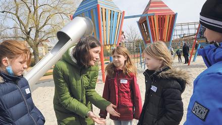 Bundesfamilienministerin Anne Spiegel (Grüne) nahm sich auch Zeit für die Fragen der Schülersprecher:innen aus den Klassen. 