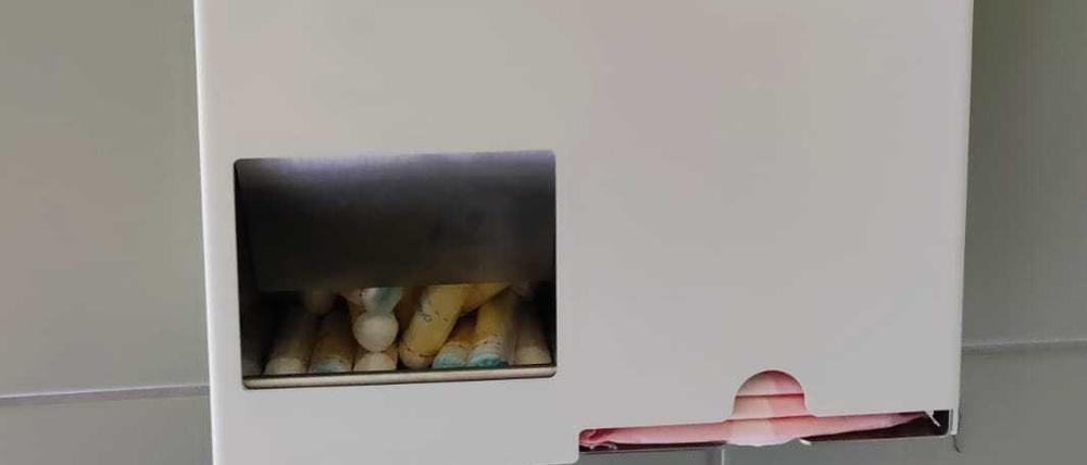 40 Spender mit Menstruationsartikeln hat die Stadt installiert. 