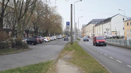 TVor der Ladenzeile in der Straße Am Kanal befindet sich derzeit ein Parkplatz – dort wäre Platz für den Stadtkanal.