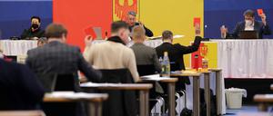 Ziel von Attacken: Kommunalpolitiker:innen im Potsdamer Stadtparlament.