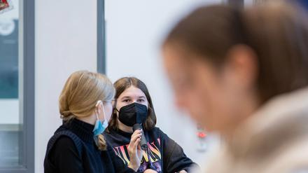 In Brandenburgs Schulen muss im Unterricht keine Maske mehr getragen werden (Symbolbild).