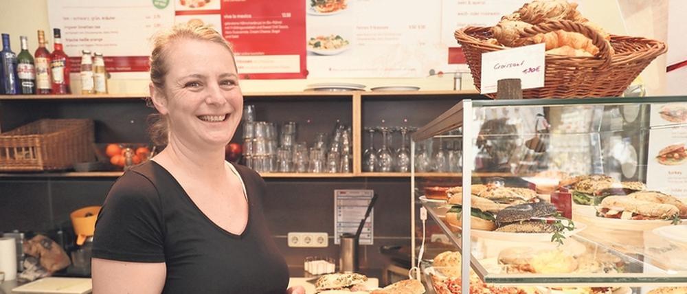Für das Bagels & Coffee wird es schwerer engagierte Fachkräfte – wie Eve Lüdemann – zu finden.