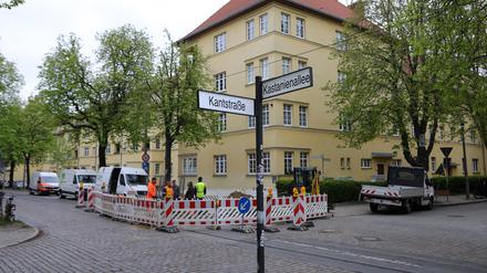 Nach Wasserrohrbruch in der Kastanienallee dauern die Reparaturarbeiten an.
