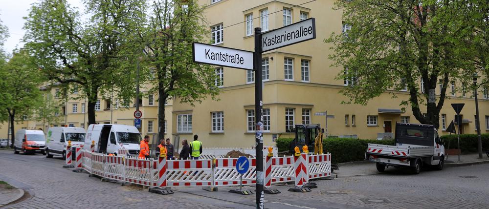 Nach Wasserrohrbruch in der Kastanienallee dauern die Reparaturarbeiten an.