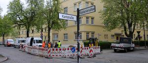 Nach Wasserrohrbruch in der Kastanienallee dauern die Reparaturarbeiten an.