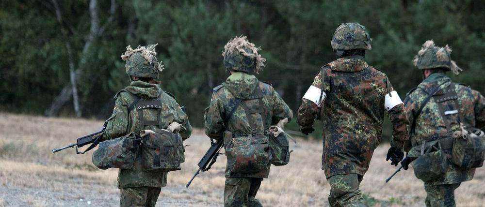 Soldaten der Bundeswehr auf den Truppenübungsplatz in Lehnin (Archivbild).