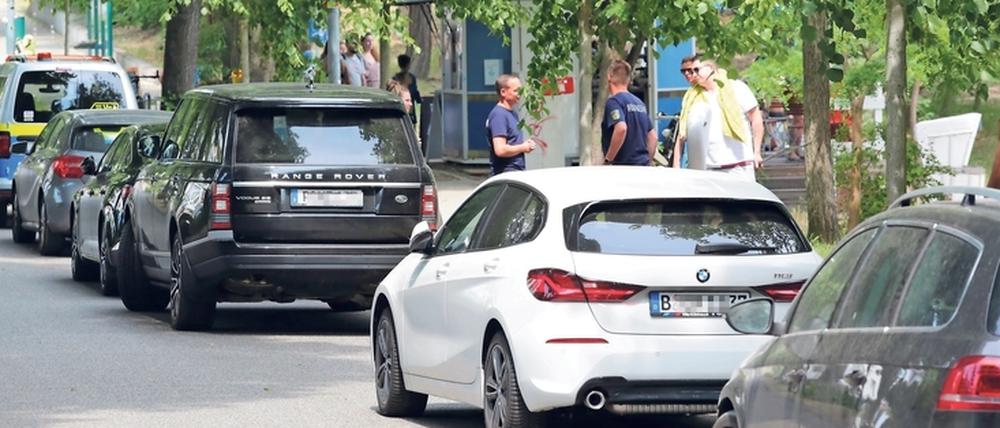 In Groß Glienicke ging die Stadt im vergangenen Jahr gegen Falschparker an der dortigen Badewiese vor.