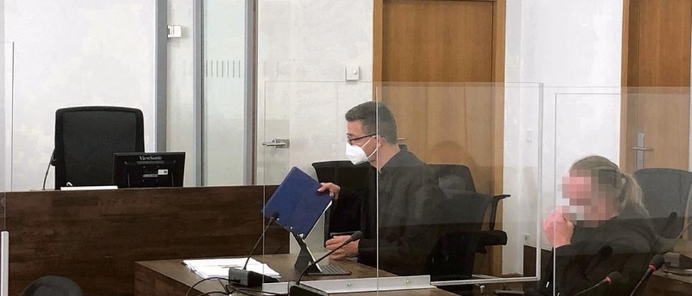 Prozessbeginn. Matthias B. (r.) steht seit dem gestrigen Montag wegen versuchten Totschlags vor Gericht.