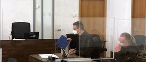 Prozessbeginn. Matthias B. (r.) steht seit dem gestrigen Montag wegen versuchten Totschlags vor Gericht. 