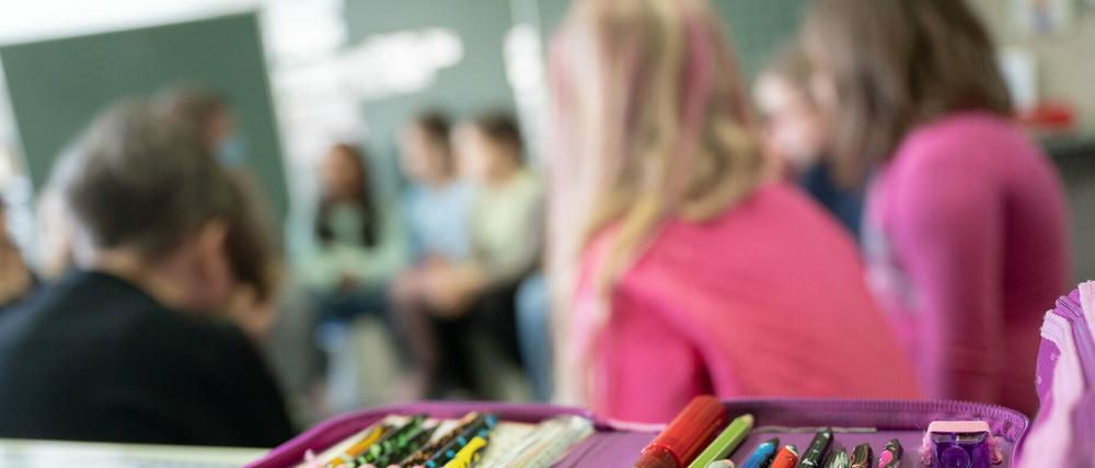 Die Einbindung der ukrainischen Schüler:innen in den Schulbetrieb ist unterschiedlich (Symbolbild).