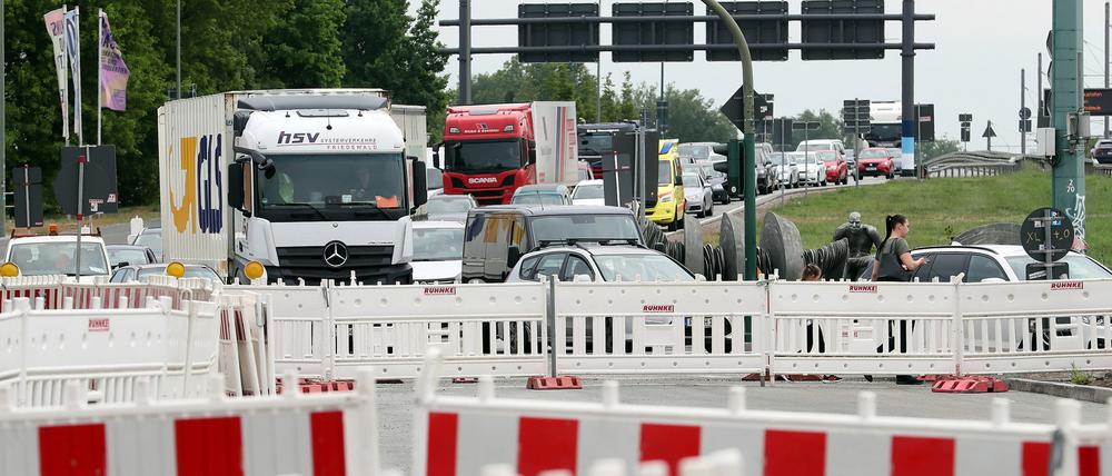 Die Bauarbeiten in der Behlertstraße sind in die zweite Phase gegangen.  