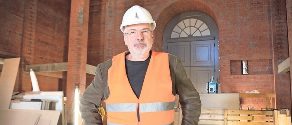 Wieland Eschenburg, Vorstand der Stiftung Garnisonkirche Potsdam, im Altarraum der Kirchenbaustelle.