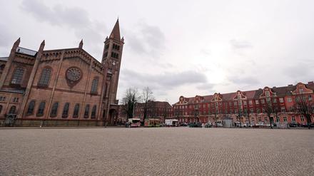 Die katholische Kirche St. Peter und Paul auf dem Bassinplatz.