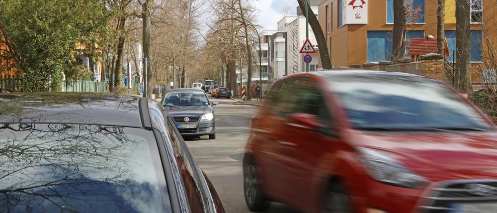In Teilen der Stahnsdorfer Straße sollen künftig Rad- statt Autofahrer das Tempo bestimmen.