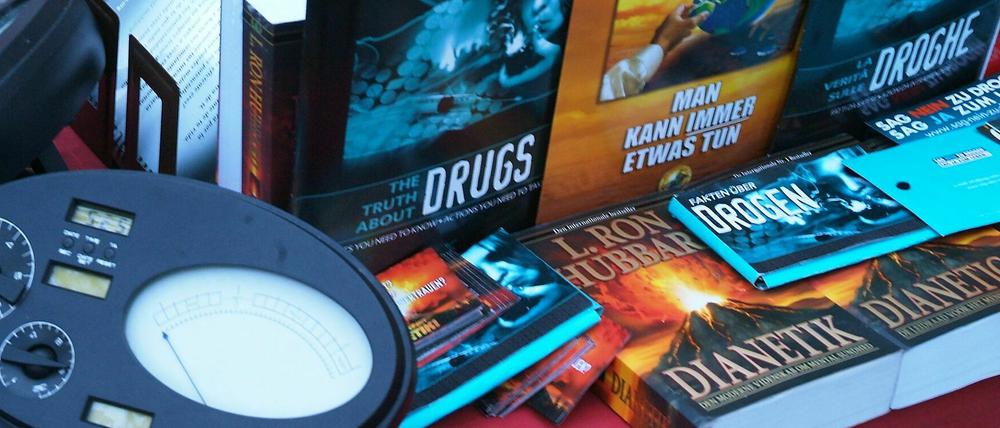 Ein Werbestand der Psycho-Sekte Scientology, die auch in Brandenburg wieder aktiv ist.