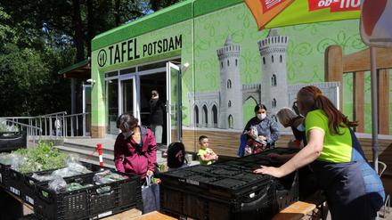 Die Tafel musste wegen Überlastung erstmals einen Aufnahmestopp verhängen.