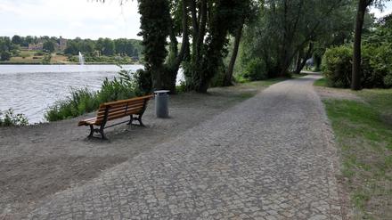 Der neue Uferwegabschnitt zwischen Glienicker Brücke und Villa Kampffmeyer ist fertig.