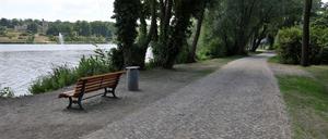 Der neue Uferwegabschnitt zwischen Glienicker Brücke und Villa Kampffmeyer ist fertig.