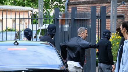Bushido (M.) kam unter Polizeischutz zum Potsdamer Amtsgericht. 