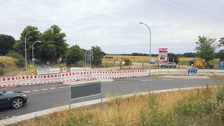 Auf den Parkplatz zum Selbstpflückefeld des Obstguts Marquardt kommen Autofahrer derzeit nur über eine langwierige Umleitung. 