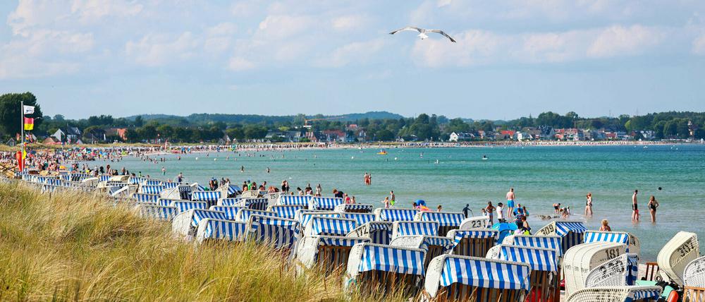 Urlauber in Scharbeutz an der Ostsee.