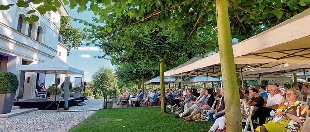 Im Park der Villa Jacobs wurde der zehnte Festival-Geburtstag gefeiert.