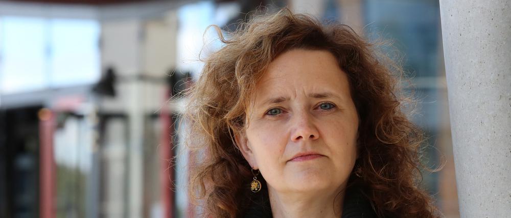 Die Schriftstellerin Julia Schoch am Hans Otto Theater, wo sie am 2. Juli ihre Grundsatzrede halten wird.