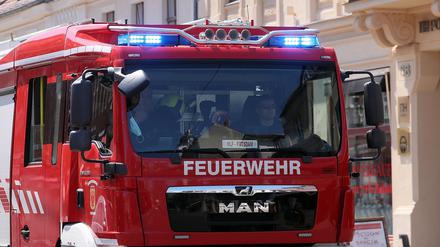 Feuerwehrfahrzeug im Einsatz. (Symbolfoto)