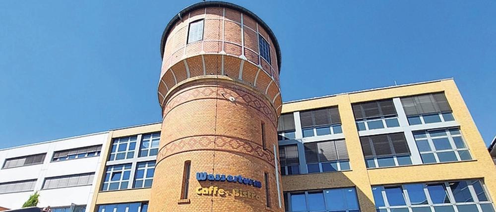 Der Turm am Hauptbahnhof Potsdam ist Ende des 19. Jahrhunderts errichtet worden.