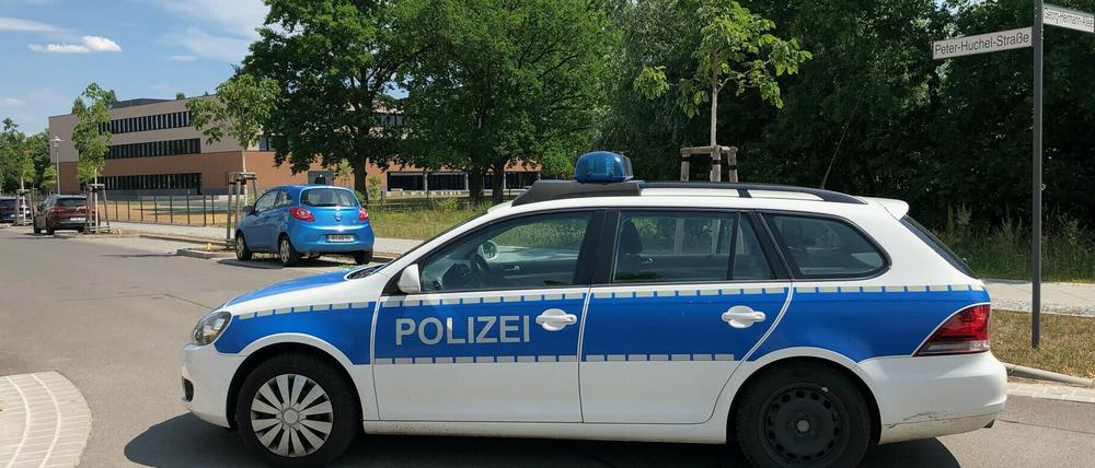 Die Einsatzkräfte wurden am Montagmittag zu der Schule im Bornstedter Feld gerufen.