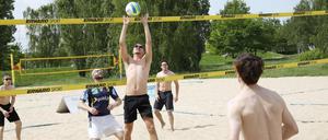 Die alte Beachvolleyballanlage musste schließen, weil der Volkspark verkleinert wurde (Archivbild).