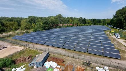 Die Solarthermieanlage der Energie und Wasser Potsdam mit 5157 Quadratmeter Kollektorfläche für die Wärmespeisung in das Potsdamer Fernwärmenetz.