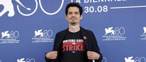 
Jury-Präsident Damien Chazelle unterstützt in Venedig den Streik der Drehbuchautor:innen. 