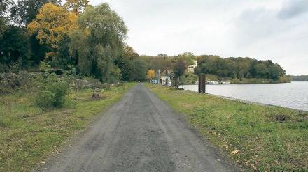 Wasserblick: Schon heute ist der Uferweg am nördlichen Ufer des Jungfernsees zum Teil zugänglich. Der frühere Weg von DDR- Grenzposten soll ab kommendem Jahr offiziell erschlossen werden.