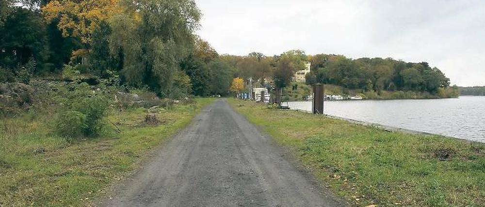 Wasserblick: Schon heute ist der Uferweg am nördlichen Ufer des Jungfernsees zum Teil zugänglich. Der frühere Weg von DDR- Grenzposten soll ab kommendem Jahr offiziell erschlossen werden.
