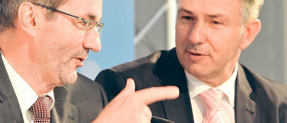 Routenplaner. Platzeck und Wowereit am Freitag in Schönefeld.
