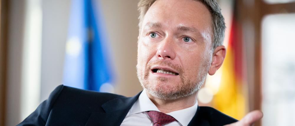 Christian Lindner, Fraktionsvorsitzender und Parteivorsitzender der FDP, spricht in einem Interview mit Journalisten der Deutschen Presse-Agentur (dpa). (zu dpa "Lindner will politisch Heimatlose für FDP gewinnen") +++ dpa-Bildfunk +++