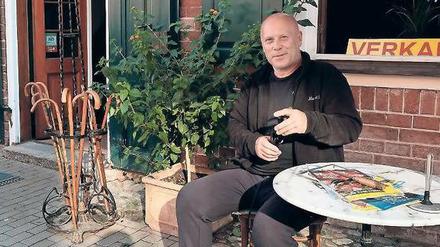 Ralf Hildebrand vor seinem früheren Restaurant "Hohle Birne" im Holländischen Viertel in Potsdam. 