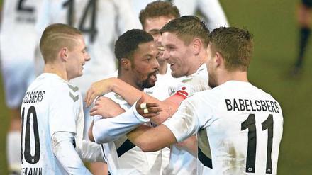 Er ist umjubelter Torschütze. Godbless Igbinigie traf zum ersten Mal in der Regionalliga.