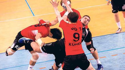 Internationales Treffen. Der VfL mit seinem Spanier Rolando Urios Gonzales war Premierengegner des gesamtkoreanischen Teams. 