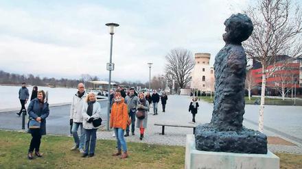Der Krieger. Auf dem Stadtspaziergang „Kunst am Wasser“ der Potsdam Marketing GmbH ging es zum „Walk of Modern Art“ und der Skulptur von Armondo.