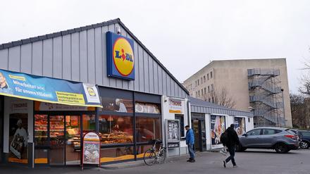 Einzelhandelsmärkte aufzustocken wird zum Trend - und Lidl besitzt Filialen in eingeschossigen Gebäuden wie hier in der Zeppelinstraße.